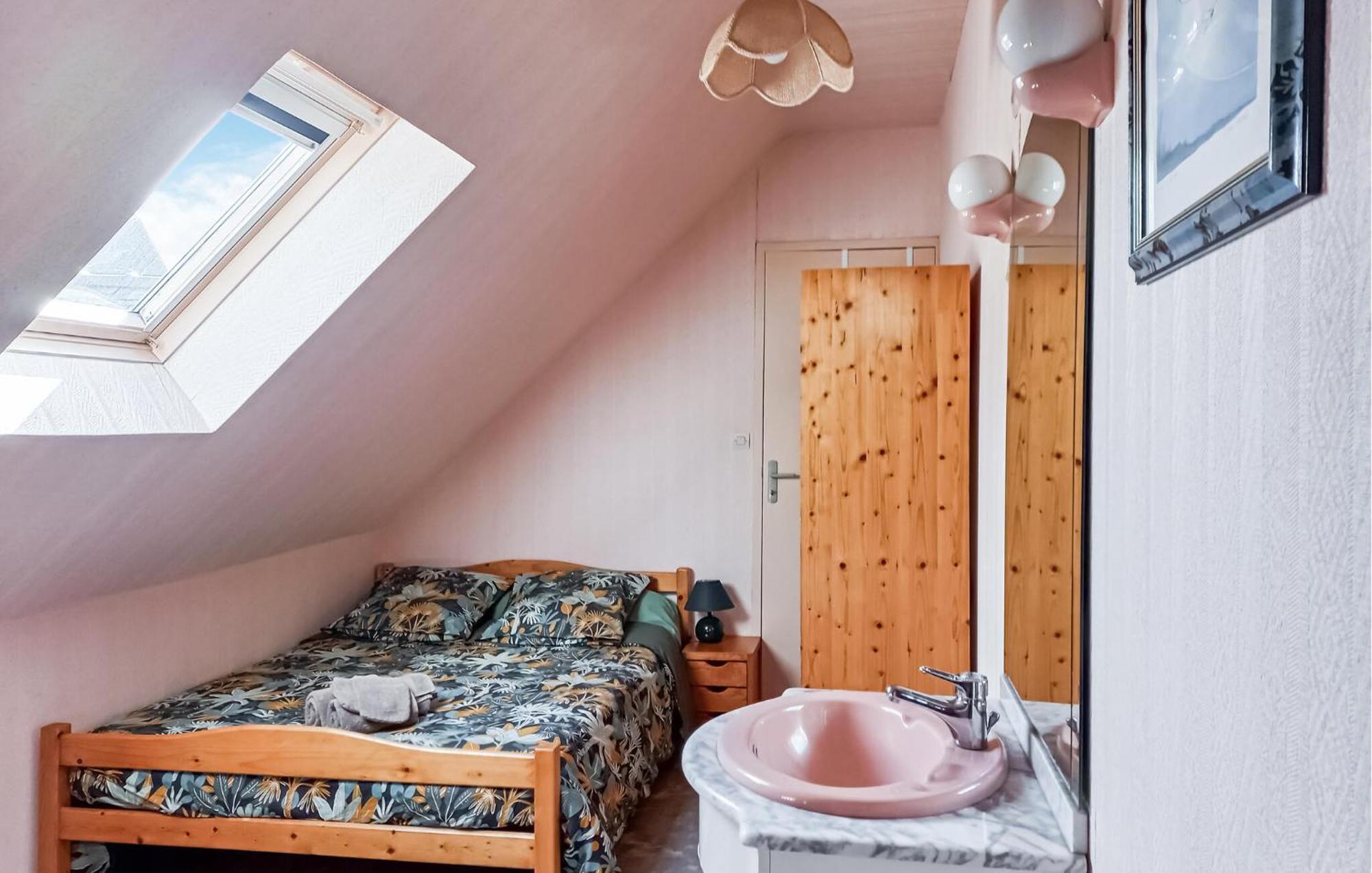 3 Bedroom Awesome Home In Lézardrieux Eksteriør bilde