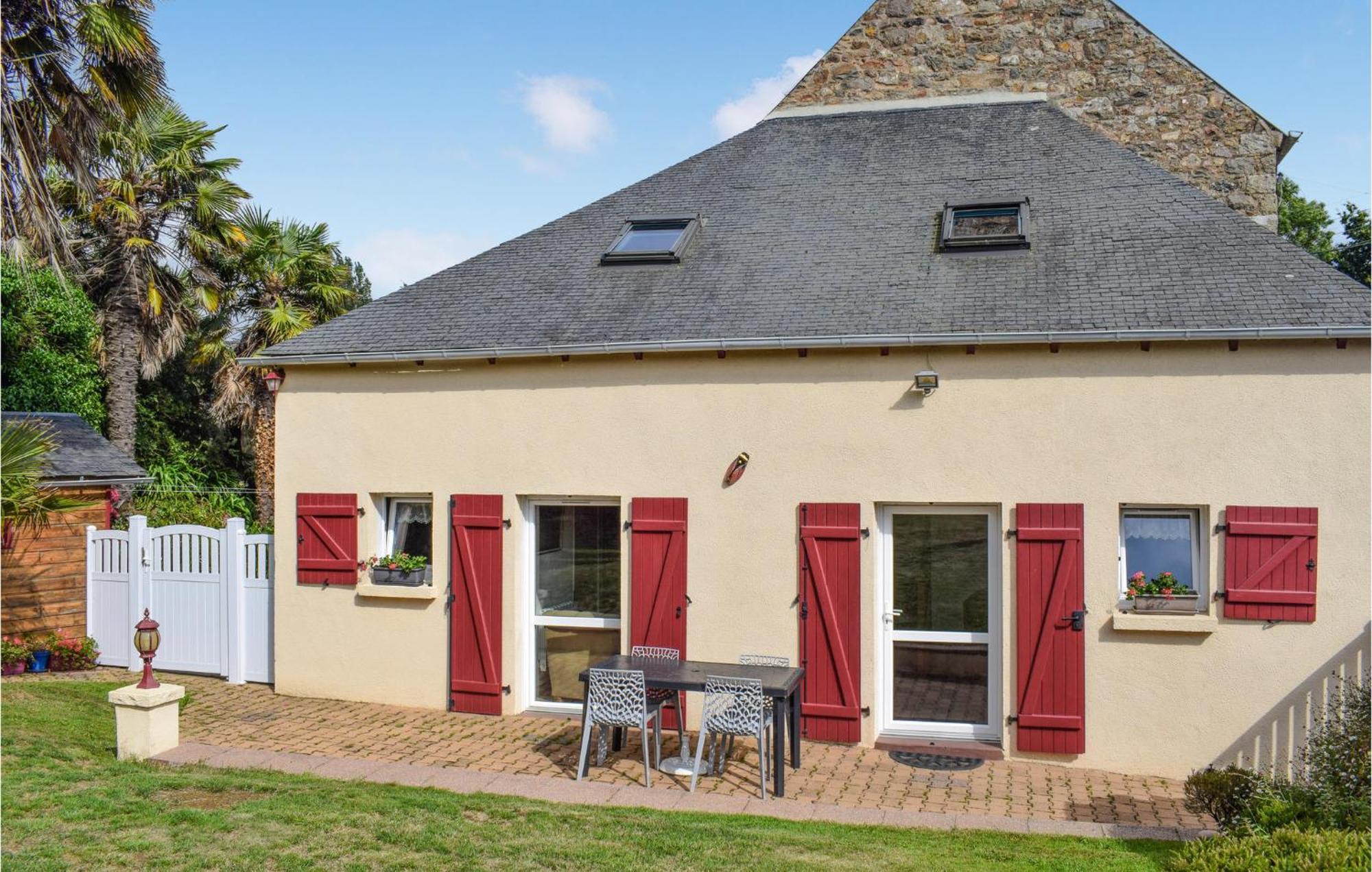 3 Bedroom Awesome Home In Lézardrieux Eksteriør bilde