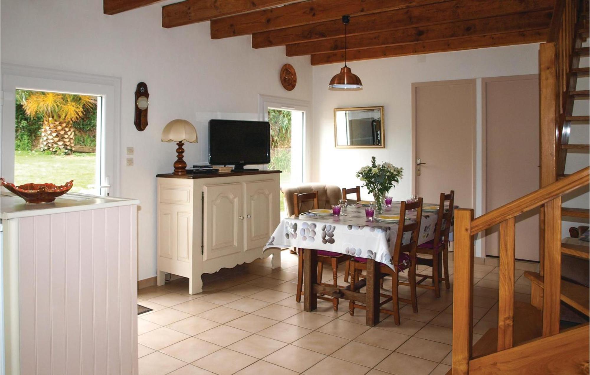 3 Bedroom Awesome Home In Lézardrieux Eksteriør bilde